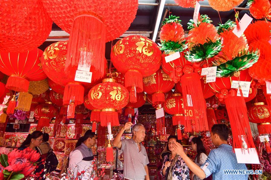 MALAYSIA-KUALA LUMPUR-CHINESE NEW YEAR-DECORATIONS