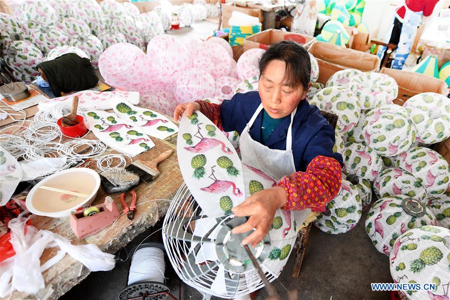 CHINA-HUBEI-CHONGYANG-HANDMADE LANTERN (CN)