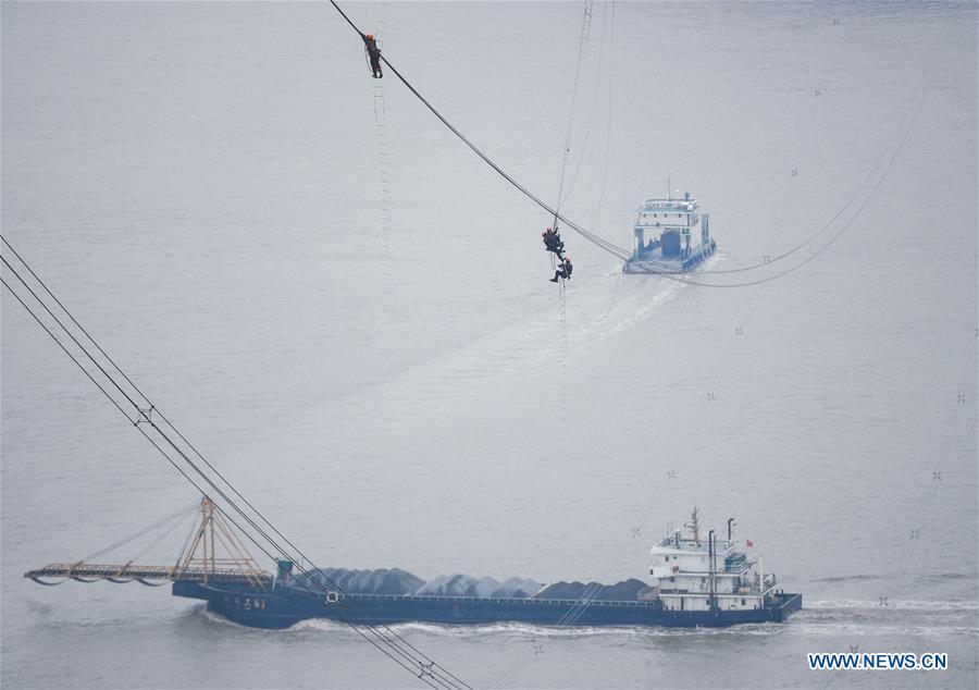 CHINA-ZHEJIANG-WORLD'S HIGHEST POWER PYLON-CABLE CONSTRUCTION (CN)