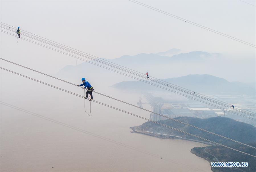 CHINA-ZHEJIANG-WORLD'S HIGHEST POWER PYLON-CABLE CONSTRUCTION (CN)