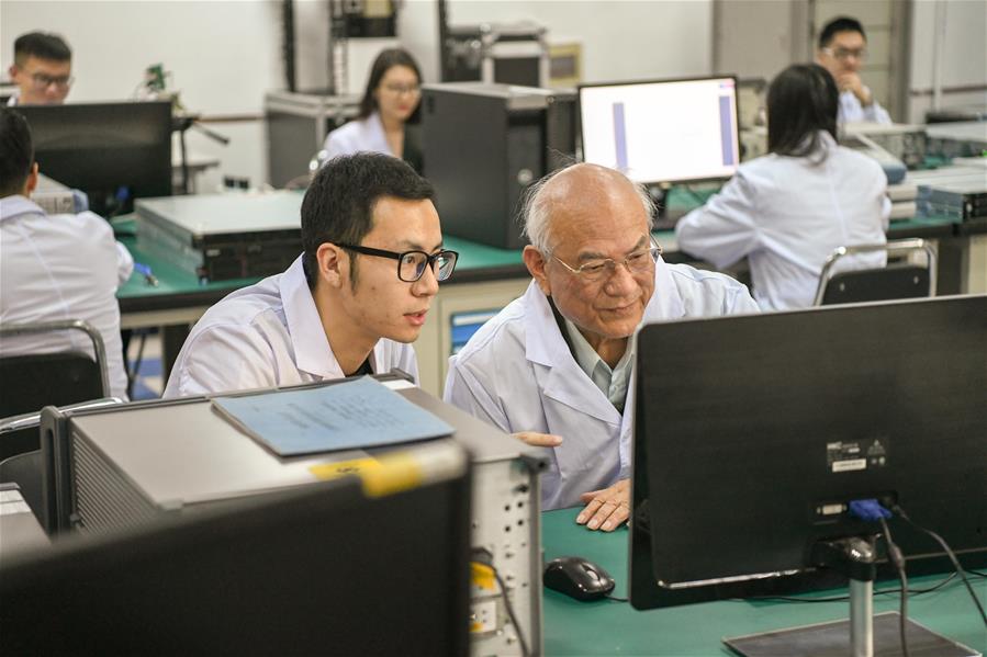 Xinhua Headlines: China honors distinguished scientists