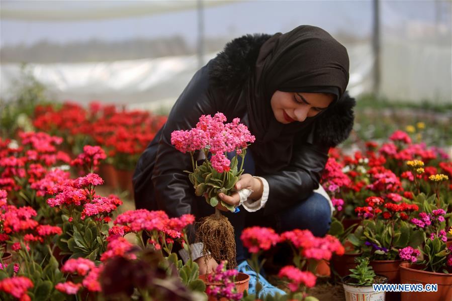 MIDEAST-GAZA-FLOWERS