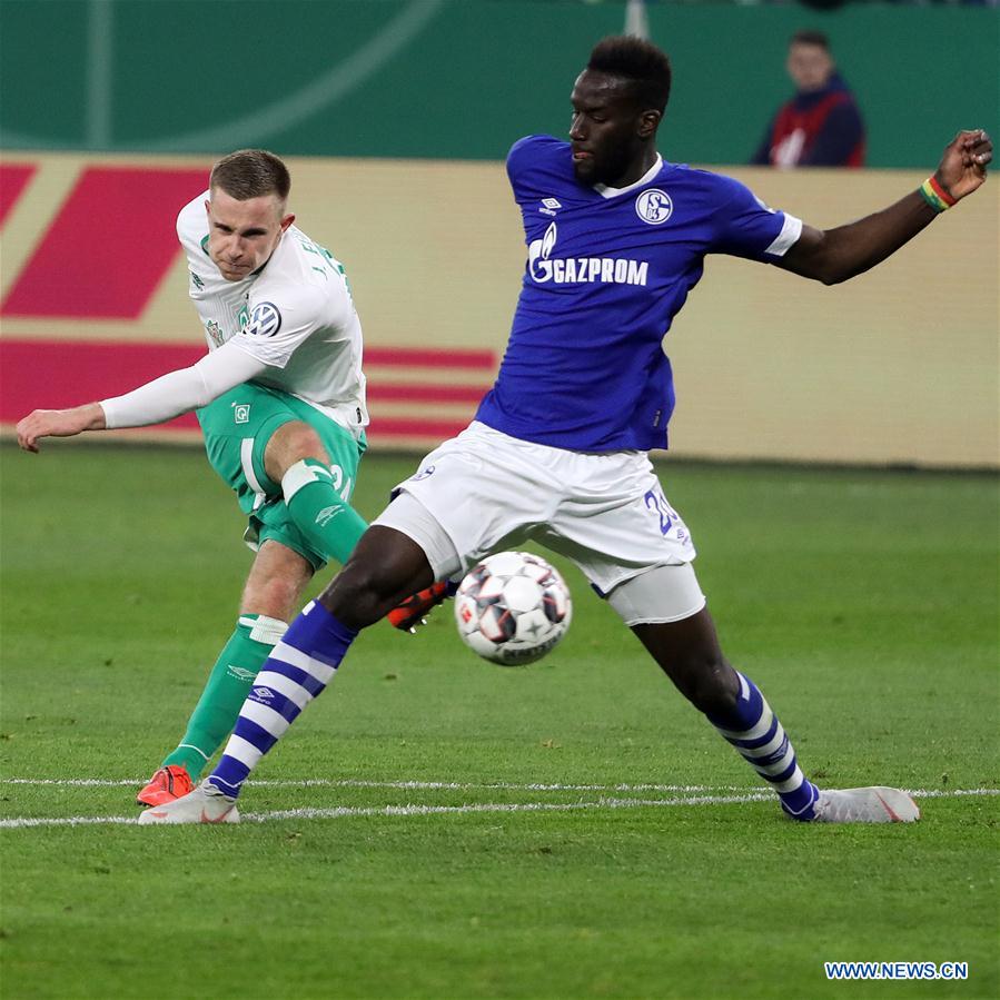 (SP)GERMANY-GELSENKIRCHEN-SOCCER-GERMAN CUP-QUARTERFINAL-SCHALKE 04 VS WERDER BREMEN