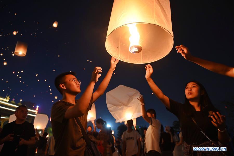 CHINA-YUNNAN-JINGHONG-KONGMING LANTERNS (CN)