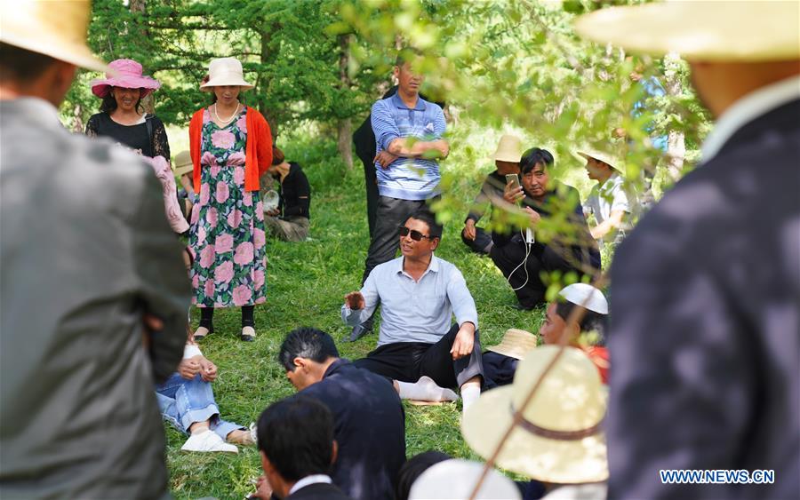 CHINA-GANSU-HEZHENG-FOLK SONG PERFORMANCE (CN)