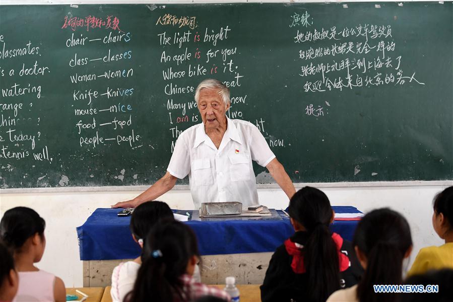 CHINA-ANHUI-HEXIAN COUNTY-ELDER-VOLUNTEER FOR LEFT-BEHIND CHILDREN (CN)