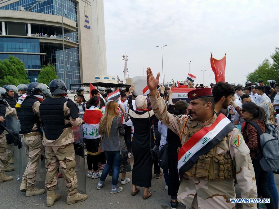 IRAQ-BAGHDAD-PROTEST-CURFEW