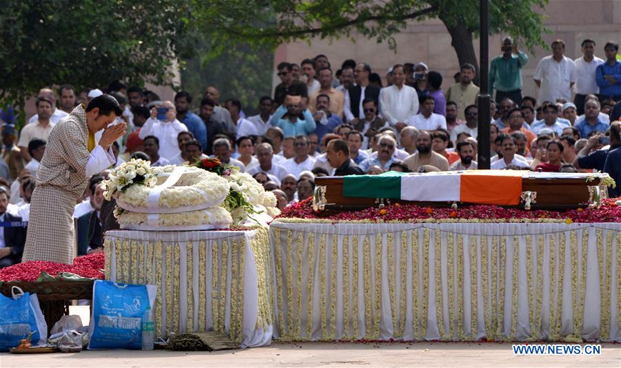 People attend cremation ceremony of former PM in New Delhi