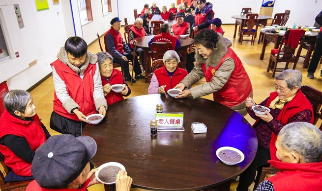 Laba Festival celebrated at nursing home in Hebei