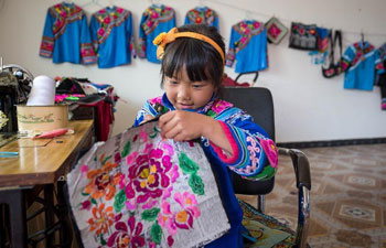 People of Yi ethnic group make embroidery to support families