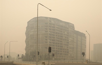 Bushfire smoke shrouds Canberra, Australia