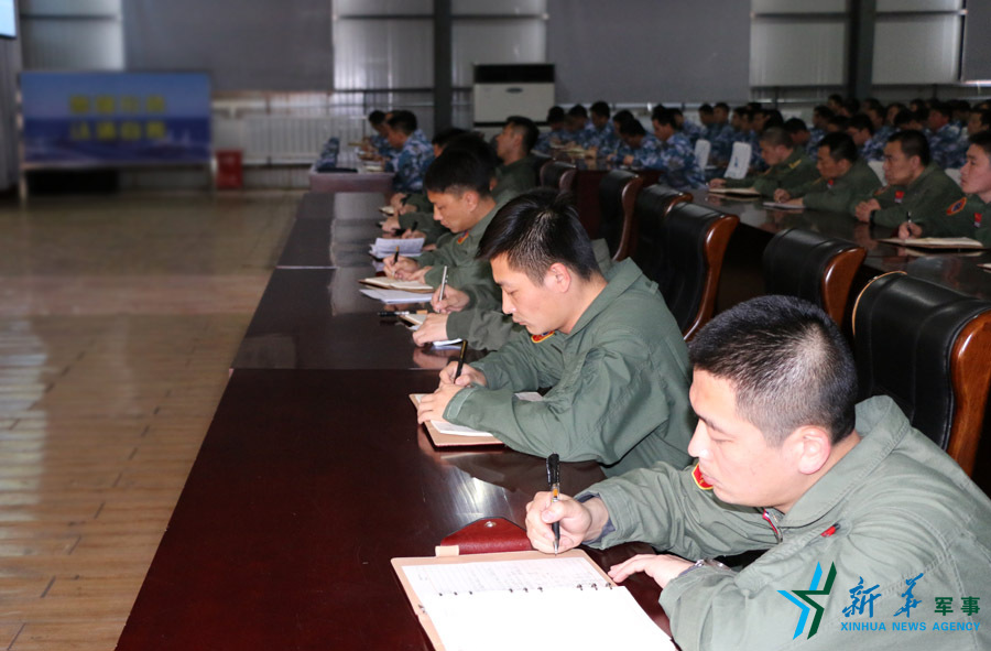 ↑資料圖片：張超參加部隊(duì)組織的《改革強(qiáng)軍主題教育》授課現(xiàn)場(chǎng)。