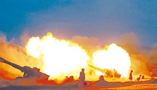 Chinese soldiers drill to combat on plateau