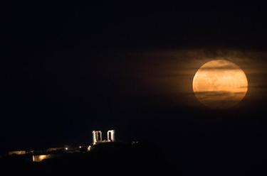 希臘海神廟：“超級月亮”現身夜空