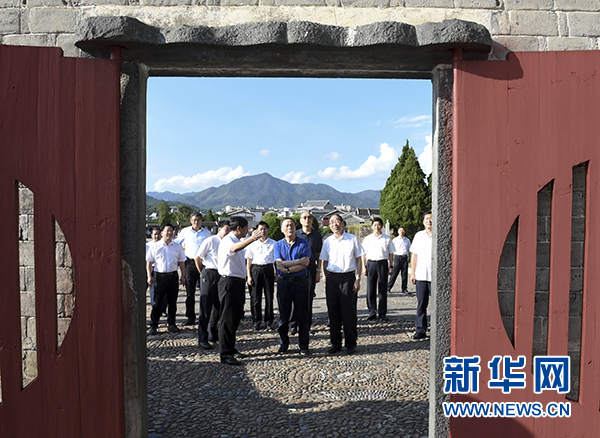 9月24日至26日，中共中央政治局常委、中央紀(jì)委書(shū)記王岐山在福建調(diào)研。這是9月24日，王岐山在上杭縣古田鎮(zhèn)參觀古田會(huì)議會(huì)址。新華社記者張鐸攝