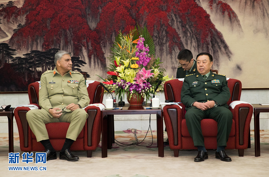 3月16日，中央軍委副主席范長龍會見來訪的巴基斯坦陸軍參謀長巴杰瓦。   新華社記者琚振華攝