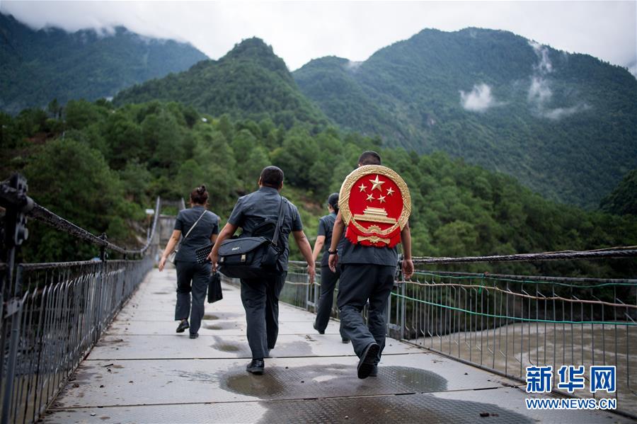 （新華全媒頭條·圖文互動）（14）歷史交匯點上的宏偉藍圖——《中共中央關于制定國民經濟和社會發(fā)展第十四個五年規(guī)劃和二〇三五年遠景目標的建議》誕生記