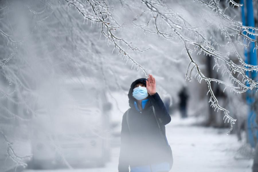 長春遭遇罕見強(qiáng)雨雪大風(fēng)冰凍天氣