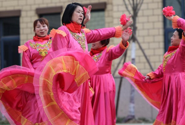 山東最大規(guī)模黃河灘區(qū)遷建集中安置區(qū)群眾喜迎新年