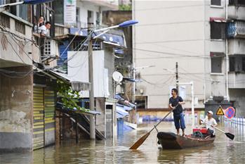 洪水來時(shí)，那暖心的民間救援