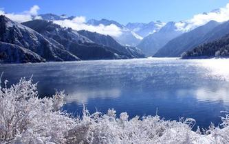 新疆天山天池大雪初晴美如畫(huà)