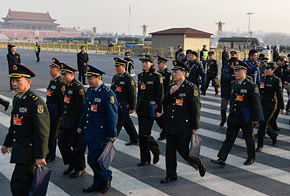 解放軍代表抵達(dá)天安門廣場