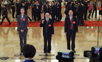 魏秋月、孟廣祿、薛晨陽(yáng)代表接受采訪