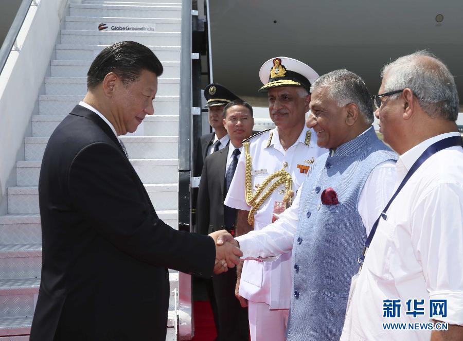 10月15日，國家主席習(xí)近平抵達(dá)印度果阿，應(yīng)印度總理莫迪邀請(qǐng)，出席金磚國家領(lǐng)導(dǎo)人第八次會(huì)晤。 新華社記者蘭紅光攝 